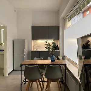 Modernes 2-zi-apartment In Innenstadt-lage Apartment